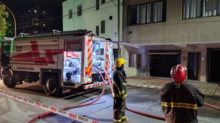 Pánico en calle Avellaneda: una mujer de 80 años se salvó del incendio en su casa