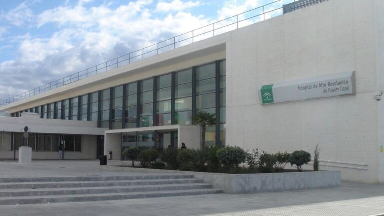 UGT y CCOO lamentan el traslado de las operaciones de cataratas del hospital de Puente Genil al de Cabra