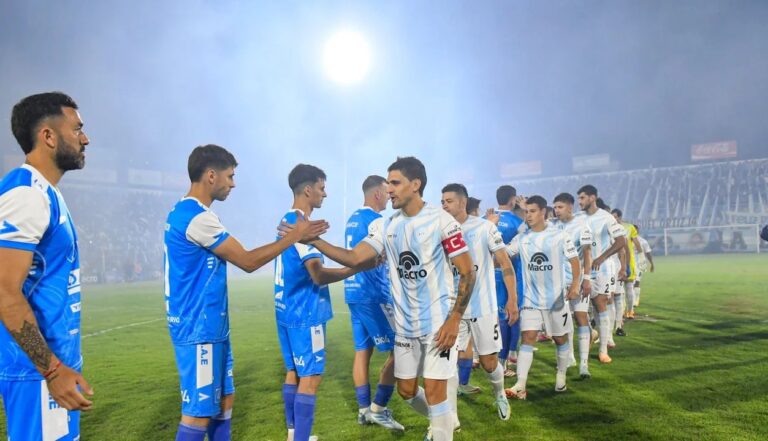 Con uno menos, Estudiantes de Delfino resistió y sacó un empate en Salta ante Gimnasia y Tiro