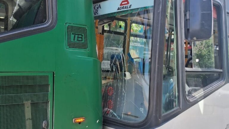 Choque de colectivos ocasionó lesiones en algunos pasajeros