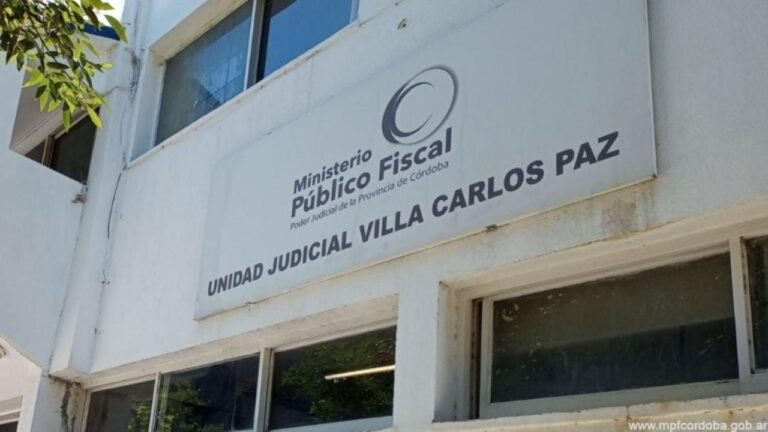 Carlos Paz: Denunció a su exnovio y vive un calvario