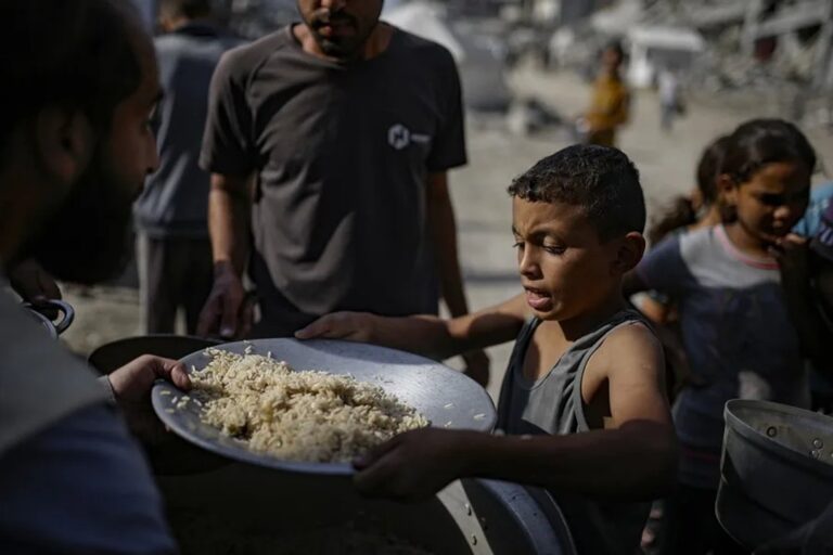 Extremistas de derecha israelíes bloquean la entrada de ayuda humanitaria a Gaza