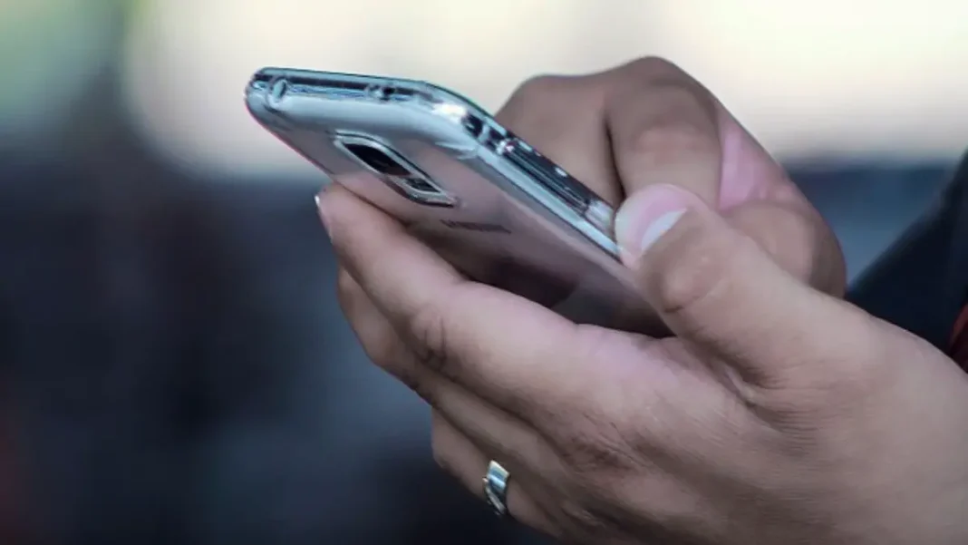 2304779-si-te-robaron-el-celular-consulta-si-aparecio-en-el-operativo-realizado-en-la-galeria68ff6900a0271