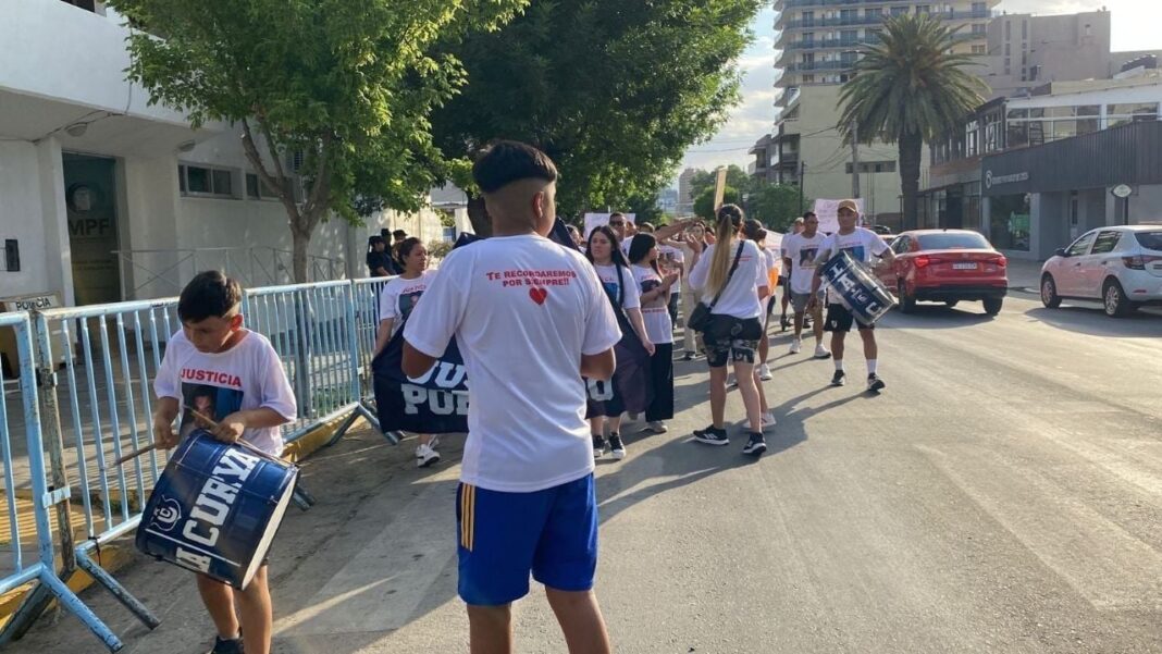 2316294-vuelven-a-marchar-en-carlos-paz-por-la-memoria-de-diego-perez