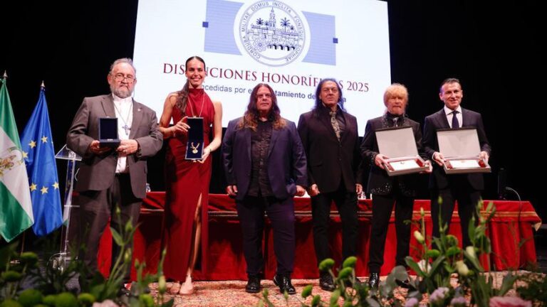 El Ayuntamiento entrega sus Medallas de la Ciudad