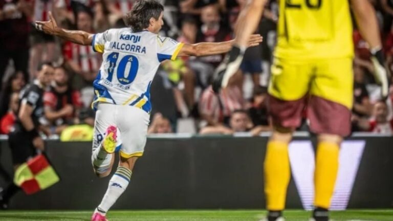 Instituto perdió con Central y se alejó de los playoffs