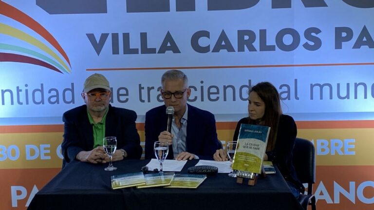 Esteban Avilés presentó su libro, «La ciudad que se sabe»