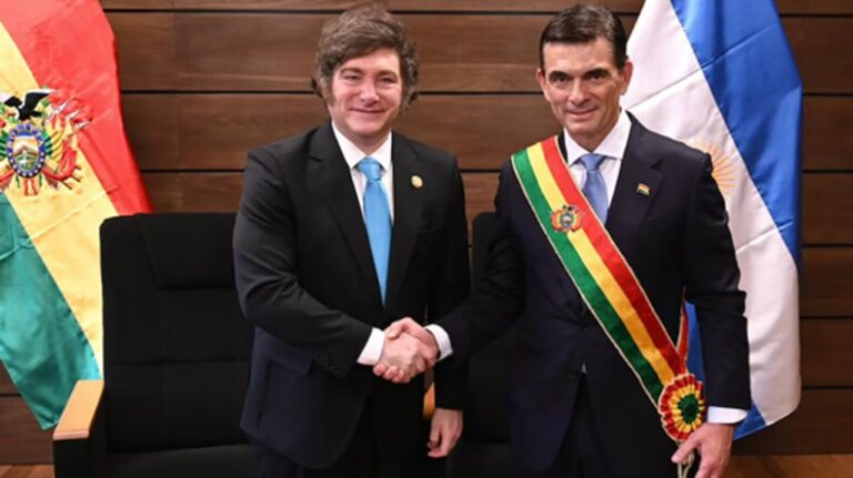 Javier Milei asistió a la asunción de su par boliviano, Rodrigo Paz Pereira