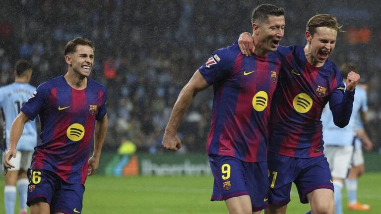 Tres pases de Rashford, tres goles de Lewandowski