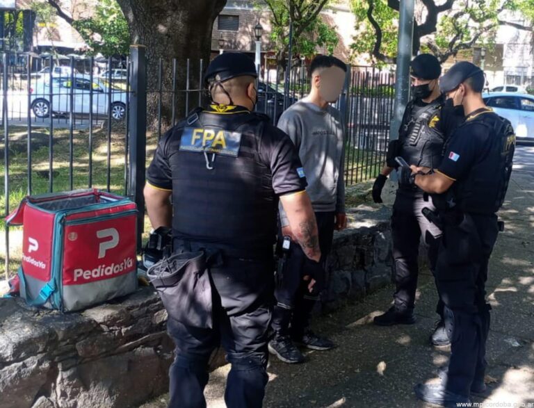 Detienen a un repartidor con droga y dinero en pleno centro de Córdoba