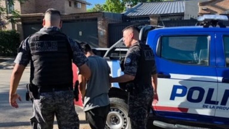 Atraparon al joven que robó a una mujer que llevaba a su bebé en brazos