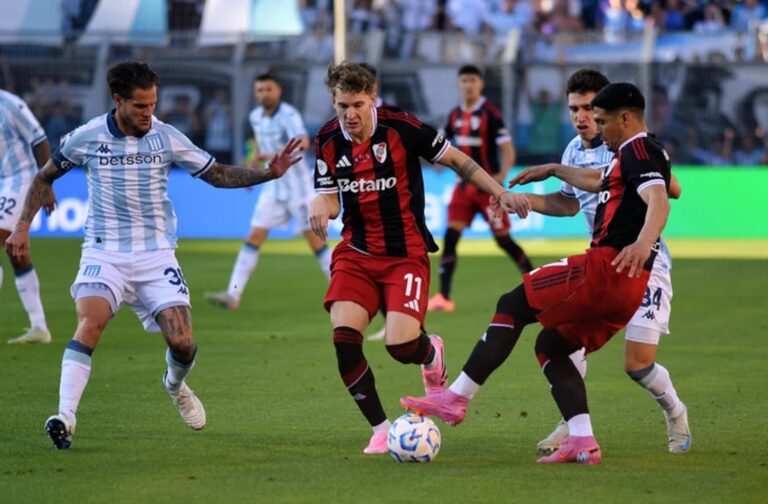 Racing le gana River en Avellaneda por los octavos