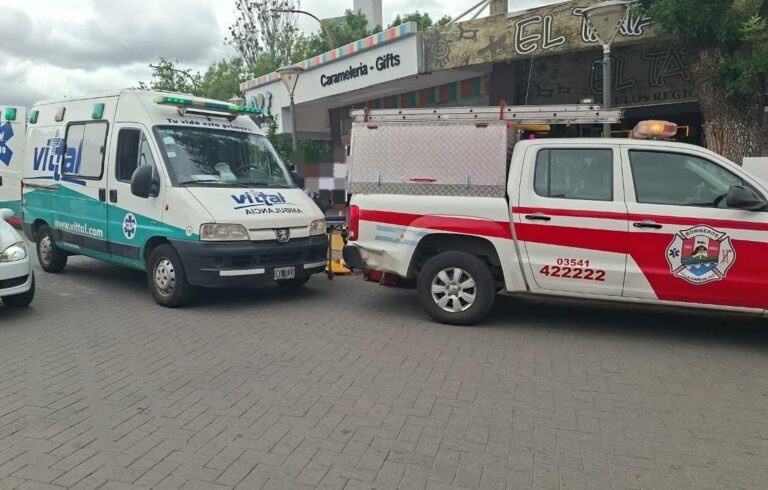 Carlos Paz: una mujer y un niño fueron atropellados en Bv. Sarmiento y Cassaffousth