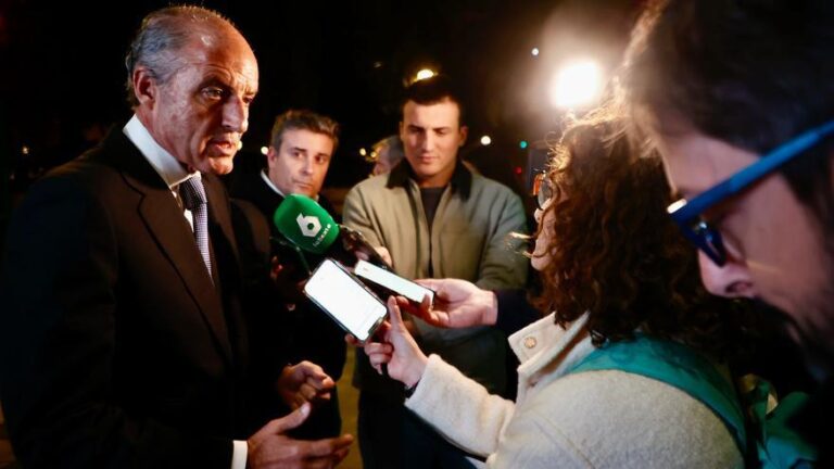 Camps promete volver al pasado glorioso del PP valenciano y se ofrece como candidato para 2027