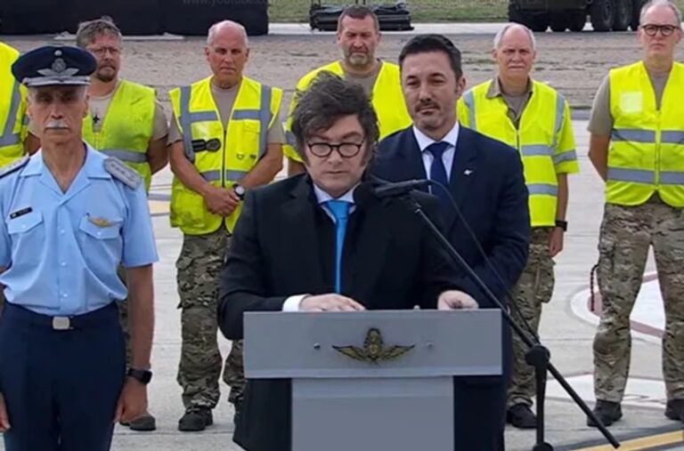 Javier Milei presentó en Córdoba los F-16 y los consideró ángeles protectores
