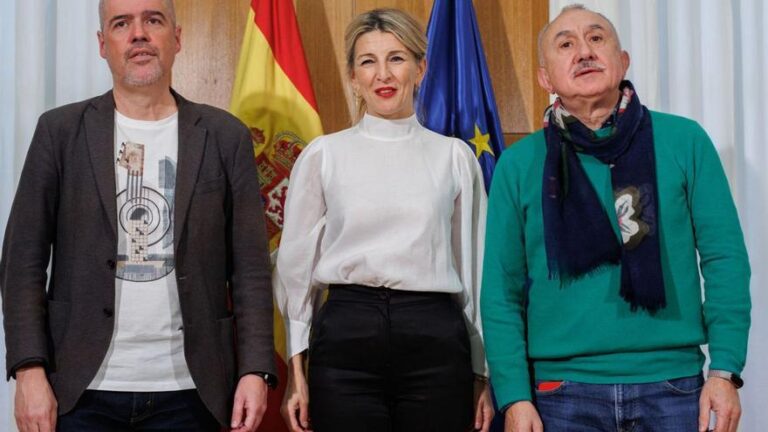 Los sindicatos ven margen para pactar una subida del salario mínimo pero reclaman que las empresas no puedan absorber pluses