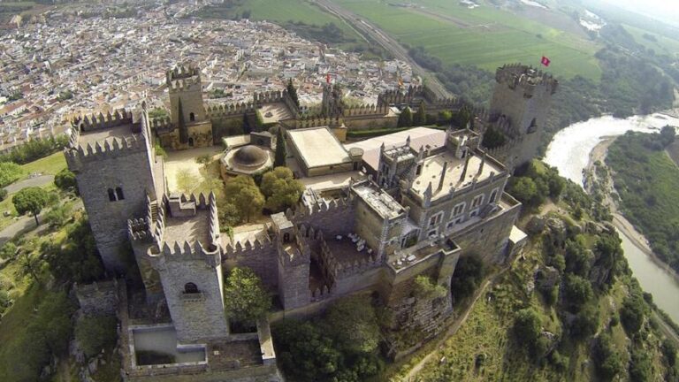 El cielo del Castillo de Almodóvar se llenará de halcones y águilas en una experiencia inmersiva que viaja al pasado