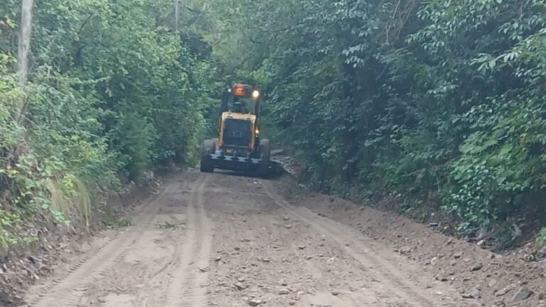Valle Hermoso continúa con trabajos de mantenimiento en calles