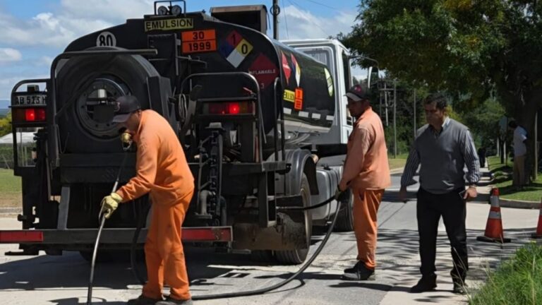 Arreglan calles en Valle Hermoso en la previa del Tour de France en Córdoba