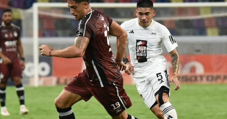 Central Córdoba festejó gracias a la falta de puntería de Deportivo Riestra, que sigue sin ganar en el Torneo Apertura