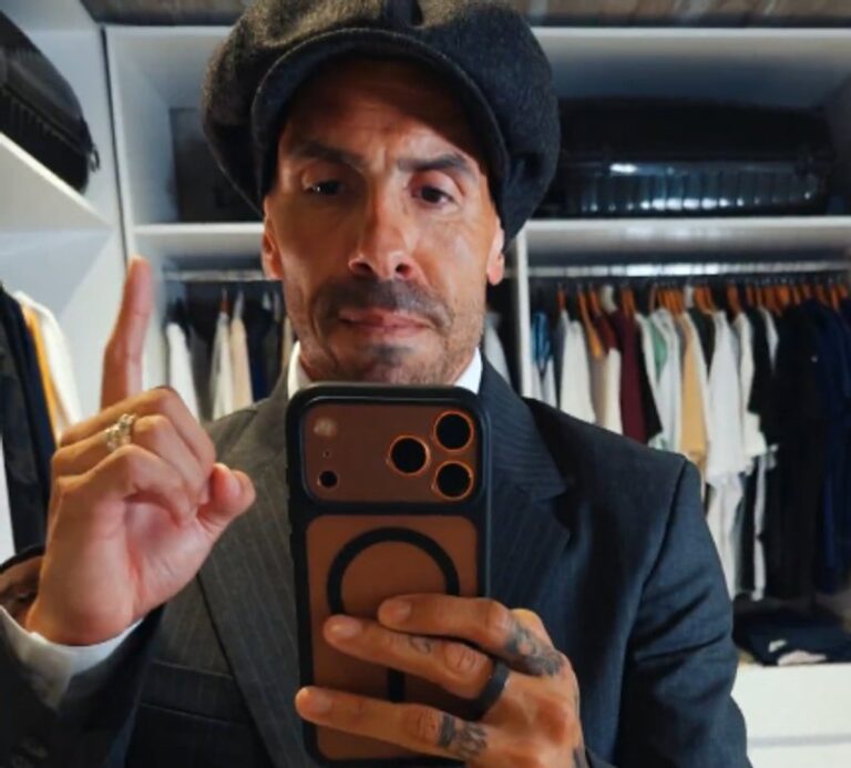 Very difficult: Carlos Tévez le metió al inglés para promocionar Peaky Blinders en Netflix