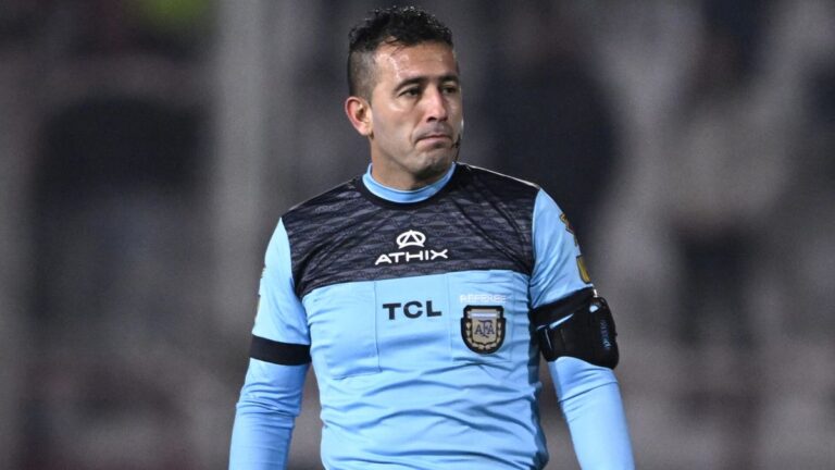 Denunciaron penalmente al árbitro Luis Lobo Medina por presuntos arreglos de partidos