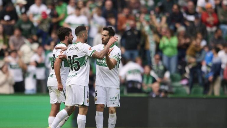 El Elche rompe su mala racha con una remontada ante el Mallorca, que regresa a los puestos de descenso