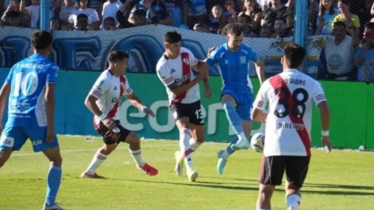 Estudiantes de Río Cuarto cayó ante River y sigue muy complicado