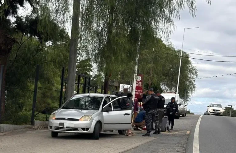 Villa del Lago: Una mujer embarazada y su pareja resultaron heridos en un choque