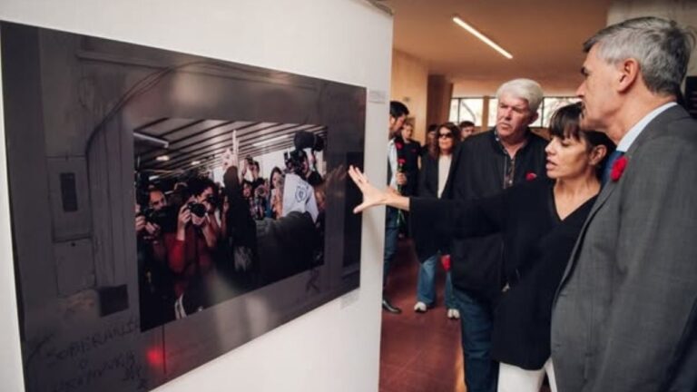 Córdoba expone fotos inéditas a 50 años del golpe