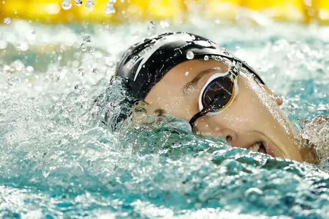 Agostina Hein, nadadora argentina, celebra con una medalla de oro en los Juegos Suramericanos de la Juventud Panamá 2026.