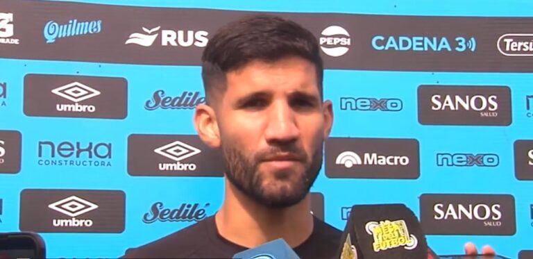 El plantel de Belgrano durante el entrenamiento a puertas abiertas en el predio de Villa Esquiú.