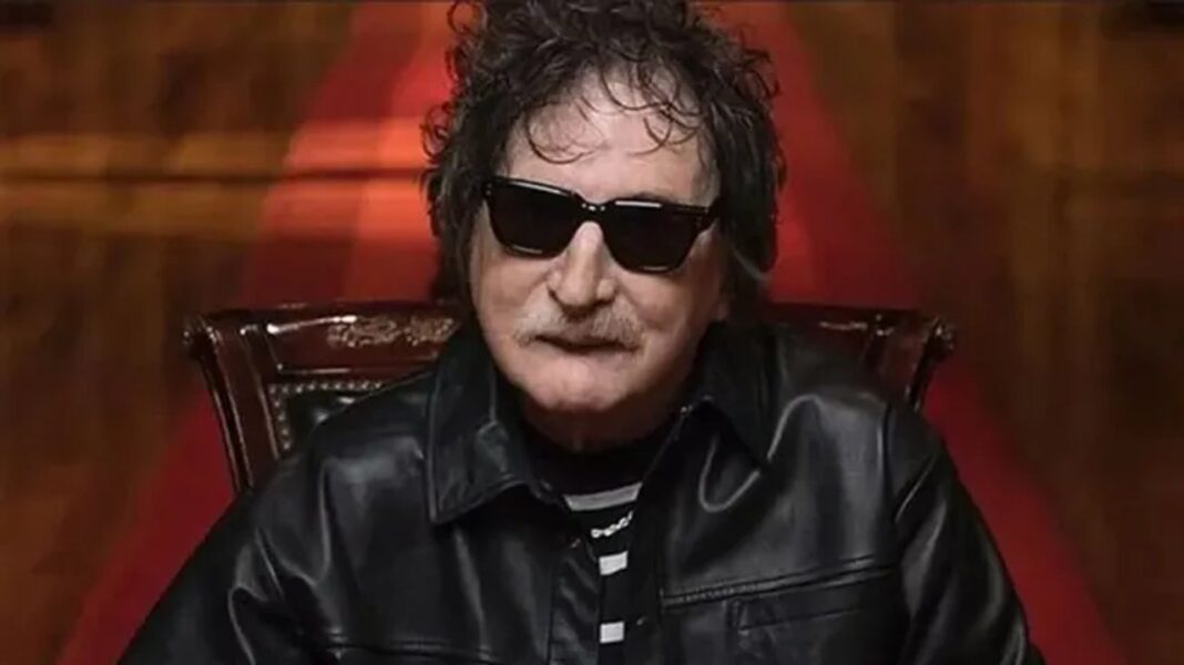 Charly García en su casa tras recibir el alta médica