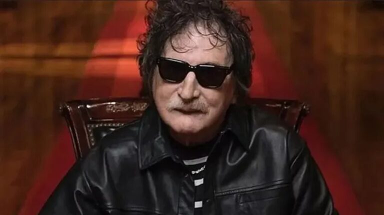 Charly García en su casa tras recibir el alta médica