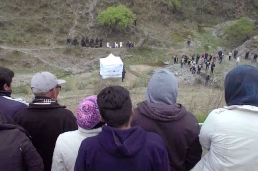 Fachada del Cine Arte Córdoba/Espacio INCAA con cartelera de películas.