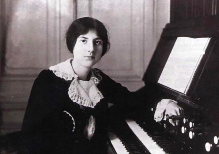 Retrato de la compositora Lili Boulanger o logo del programa Clásica & Universitaria