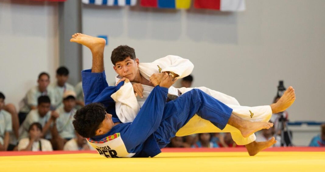 Deportistas cordobeses celebrando medalla en los Juegos Panamericanos
