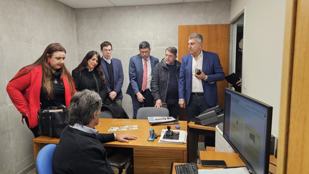 Legisladores de Córdoba presentan documentación judicial en tribunales