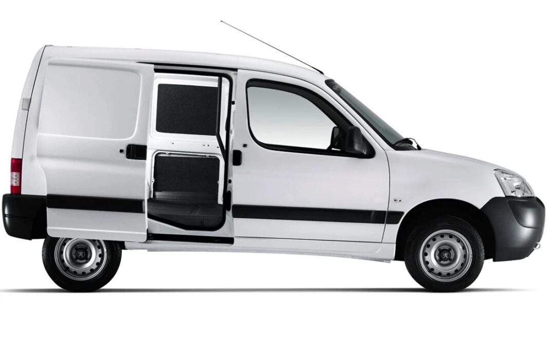 Peugeot Partner y Citroën Berlingo en exposición en el Press Day Córdoba de Stellantis