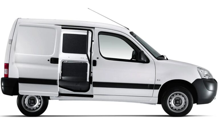 Peugeot Partner y Citroën Berlingo en exposición en el Press Day Córdoba de Stellantis