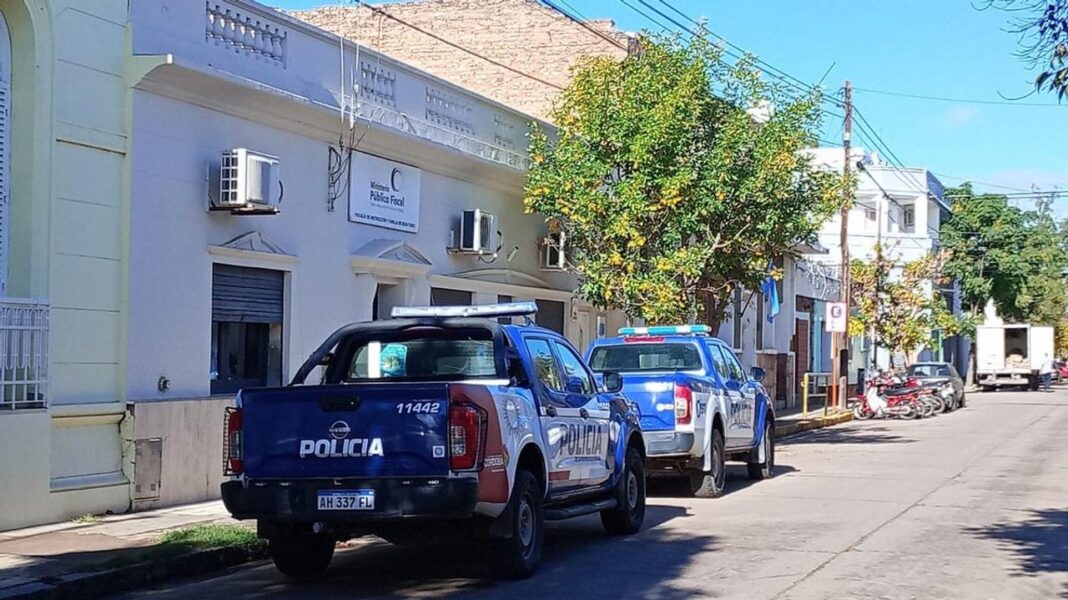 Policía de Córdoba en la escena del crimen en Quilino