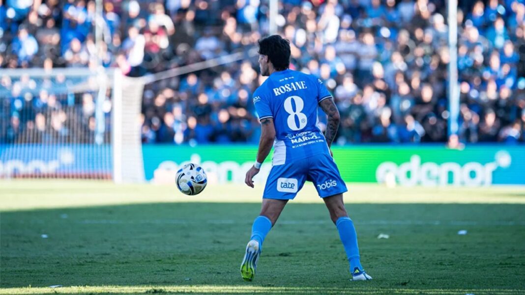 Estudiantes de Río Cuarto y Aldosivi se enfrentan en el Estadio José María Minella de Mar del Plata.