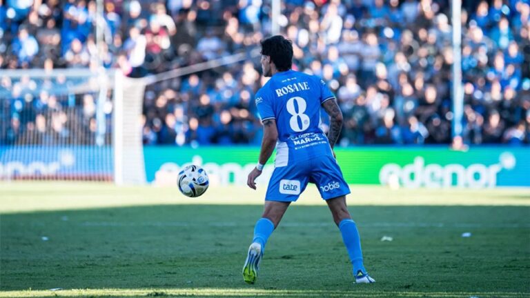 Estudiantes de Río Cuarto y Aldosivi se enfrentan en el Estadio José María Minella de Mar del Plata.