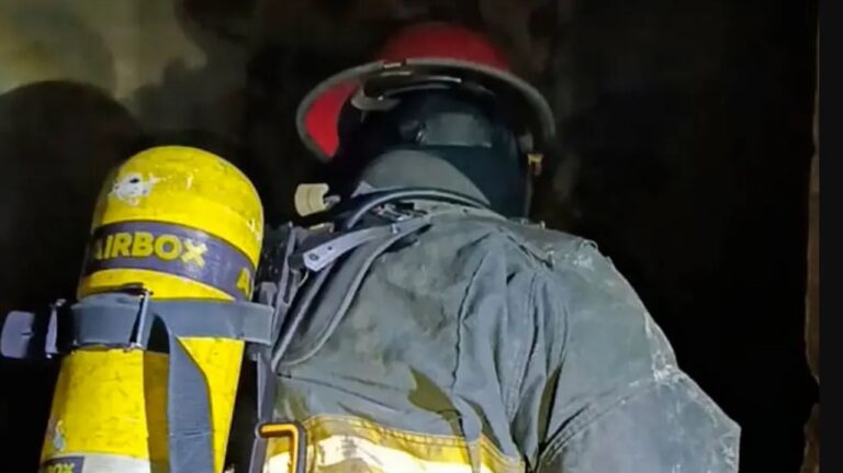 Vivienda afectada por incendio en barrio El Cerrito, Córdoba