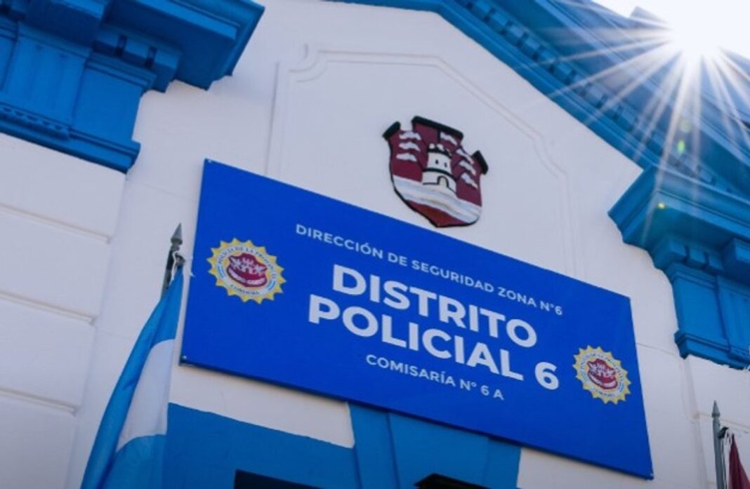 Manifestación de familiares frente a la Comisaría Sexta de Córdoba