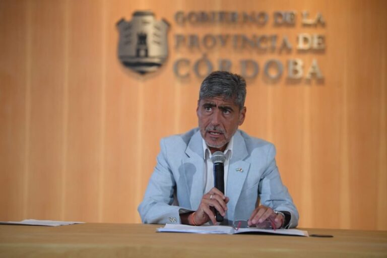 Notificación de sanción económica por falsa amenaza en escuela de Córdoba