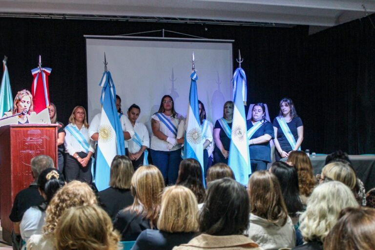Acto de inauguración del CEIJA N° 17 Justiniano Posse con autoridades provinciales y municipales