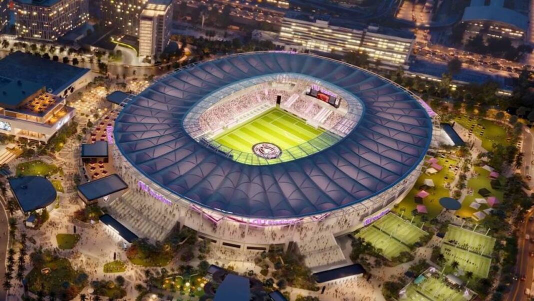 Vista aérea del nuevo estadio del Inter Miami CF, con su característico color rosa.