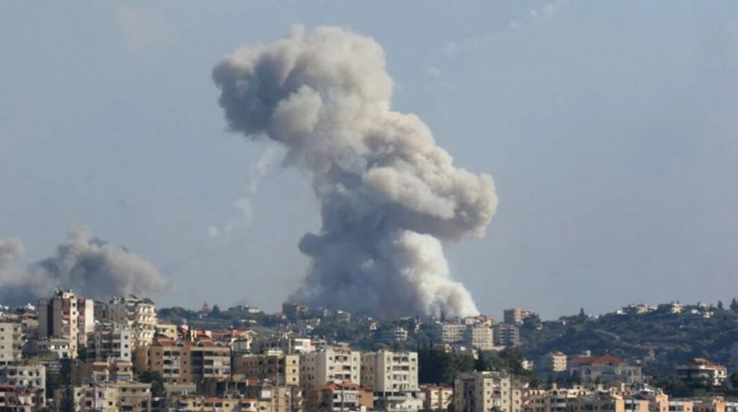 Aviones de combate israelíes sobrevolando el sur del Líbano
