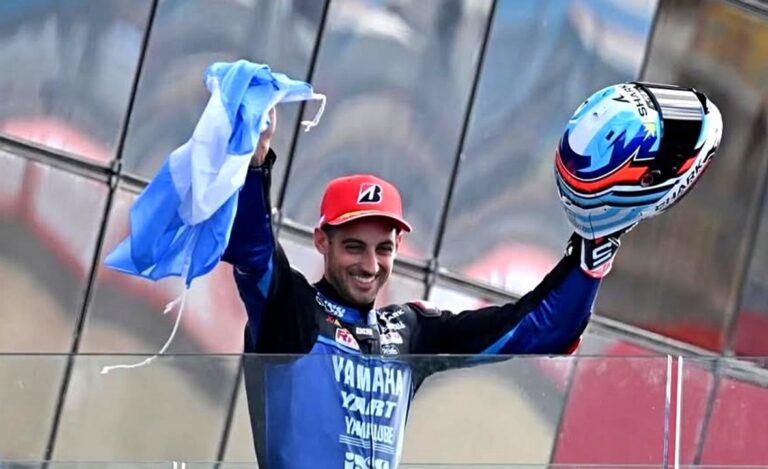 Leandro 'Tati' Mercado celebrando en el podio de las 24 Horas de Le Mans con el equipo YART Yamaha